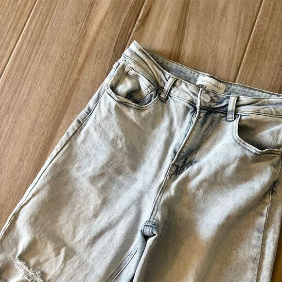 Risen Los Angeles Women's Distressed Light Wash Straight Jeans Size 5 - Picture 3 of 5